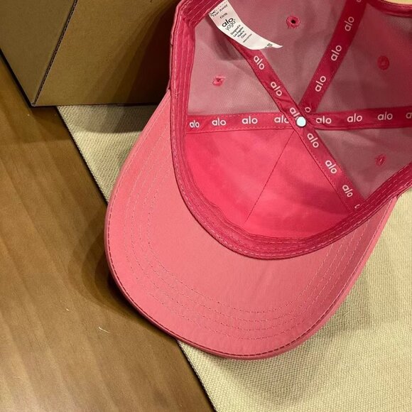 New ALO yoga hat, rose/pink - Picture 5 of 6